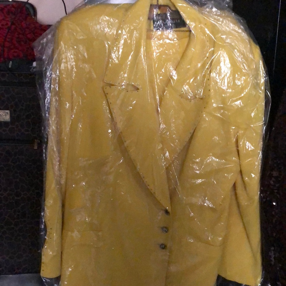 Blazer - Picture 2 of 3